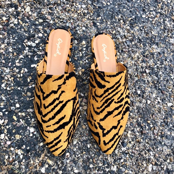 NEW!!! Tiger Print Loafer Slide Mules Slip Ons - Picture 5 of 8
